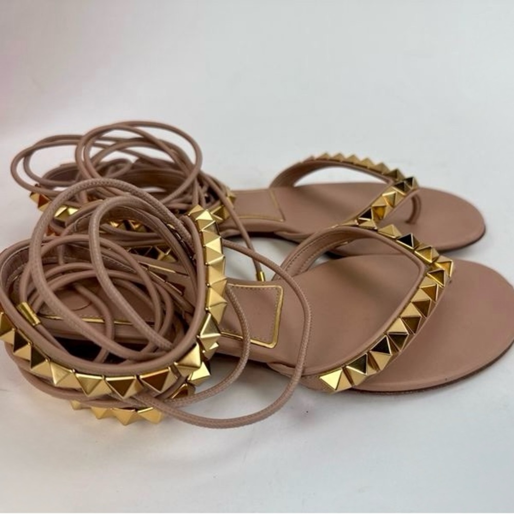 Valentino Rockstud Flat Sandals – Nude Leather Size 35 (US 5) Box & Dust Bags